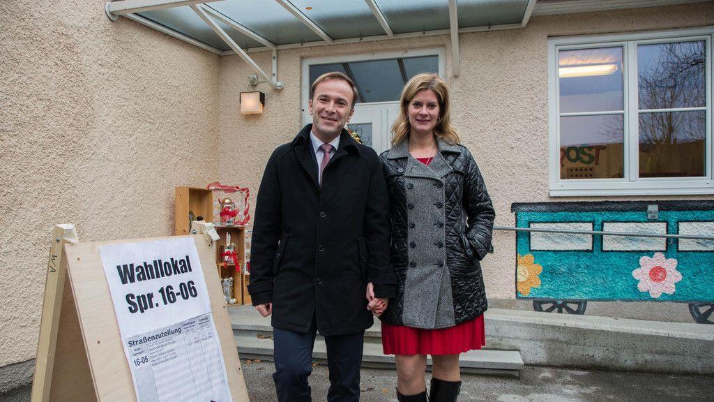 Bernhard Auinger bei der Stimmabgabe