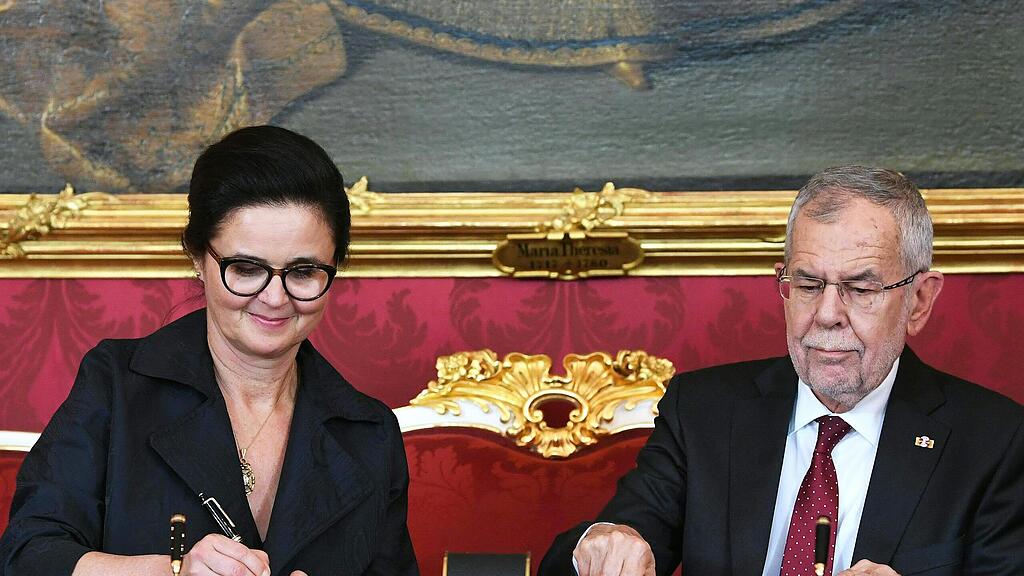 Übergangsregierung angelobt