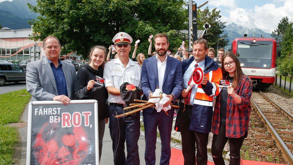 Land startet Aufklärungskampagne "Fährst bei Rot, folgt der Tod"