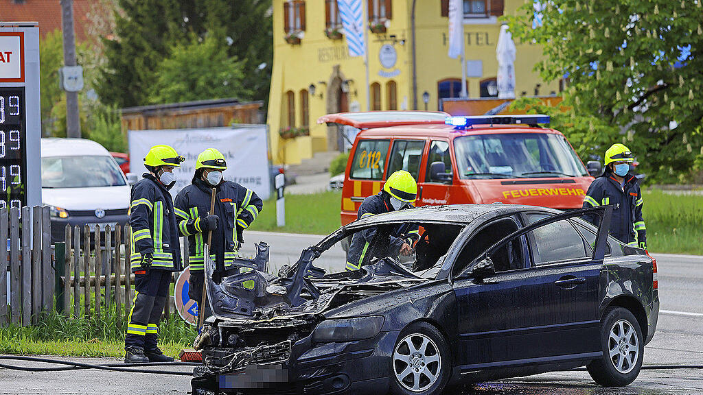Schneizlreuth: Brennendes Auto auf Tankstelle