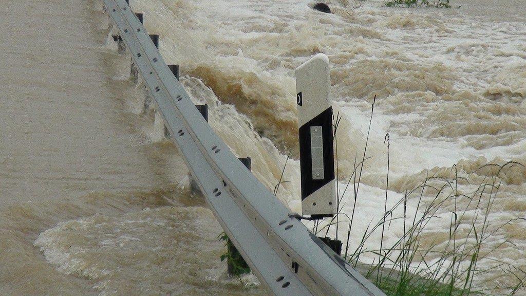 Grabenstätt: A8 überflutet