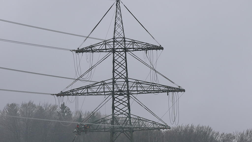 Bau von 380 kV-Leitung
