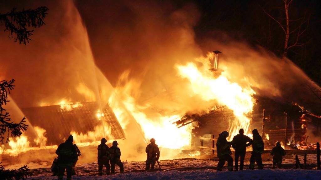 Ederalm in Saalbach-Hinterglemm in Vollbrand, III