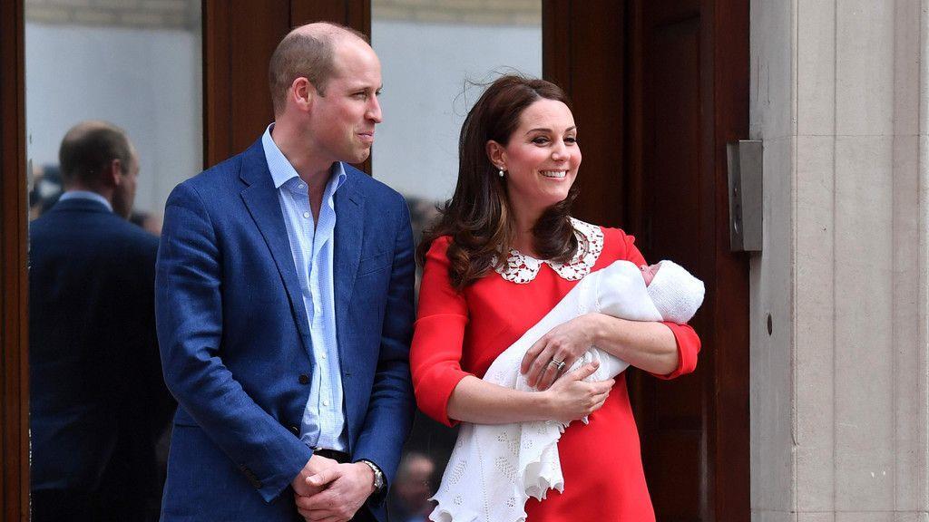 Prinz William und Herzogin Kate treten vor die Kameras