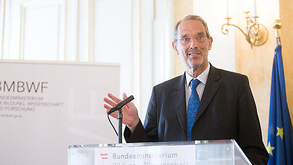 Faßmann schickte die Entwürfe in Begutachtung