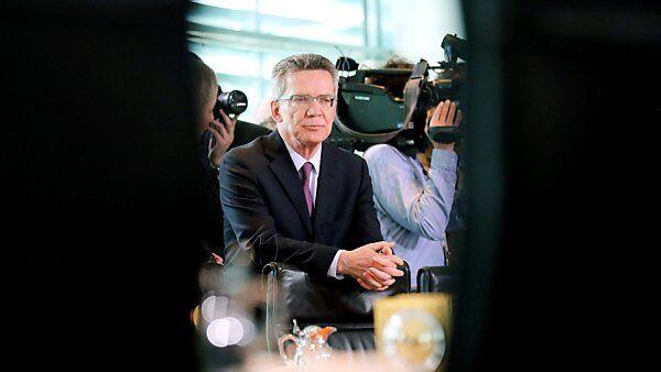 Deutschlands Verteidigungsminister unter Druck