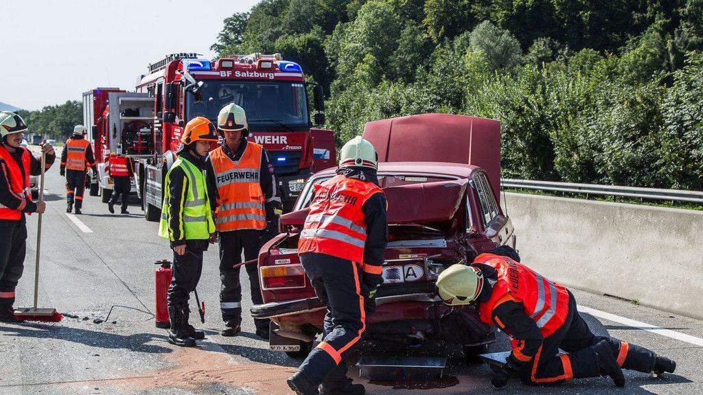 Unfall mit drei Fahrzeugen bei Salzburg-Nord