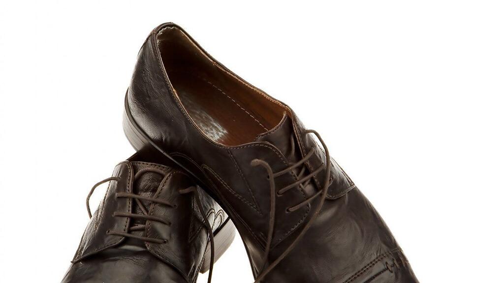 Der Mann kam mit den Schuhen nur bis zur Ausgangstür.