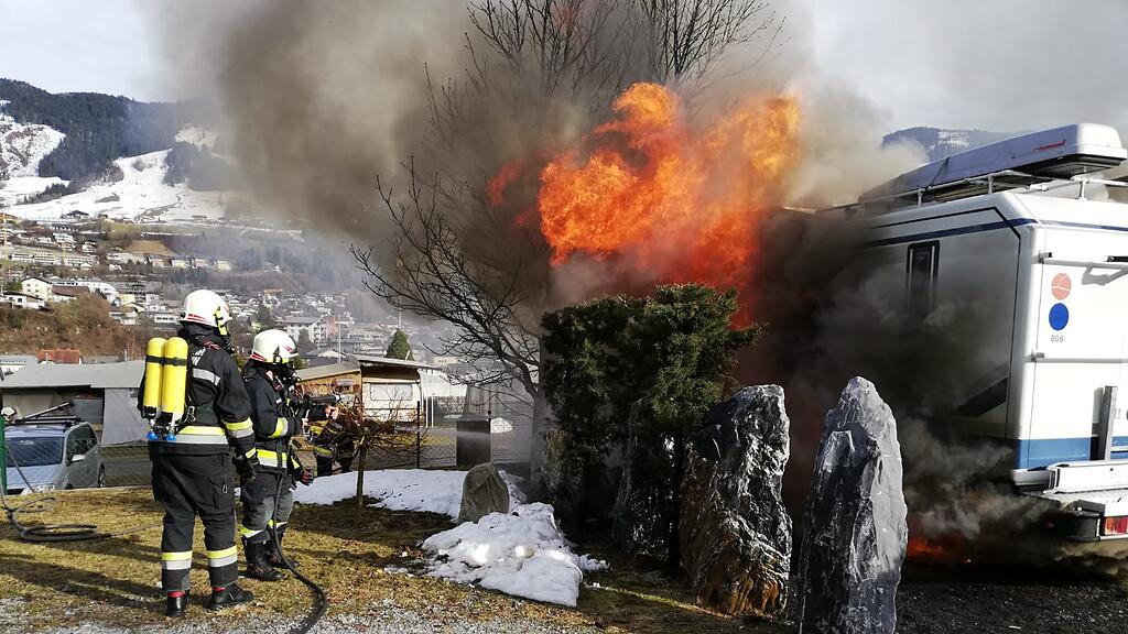 Wohnmobil im St. Johann in Flammen