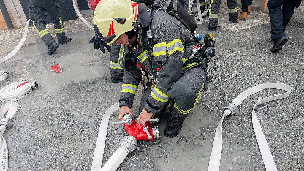 Feuerwehr-Übung auf der Festung, II