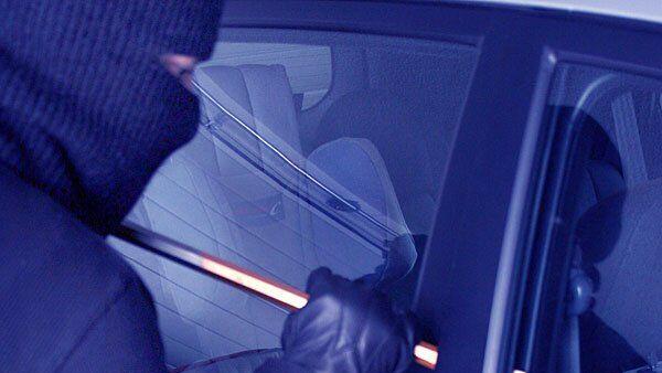 Mitten auf einem Autobahn-Parkplatz wurde in das Wohnmobil eingebrochen.