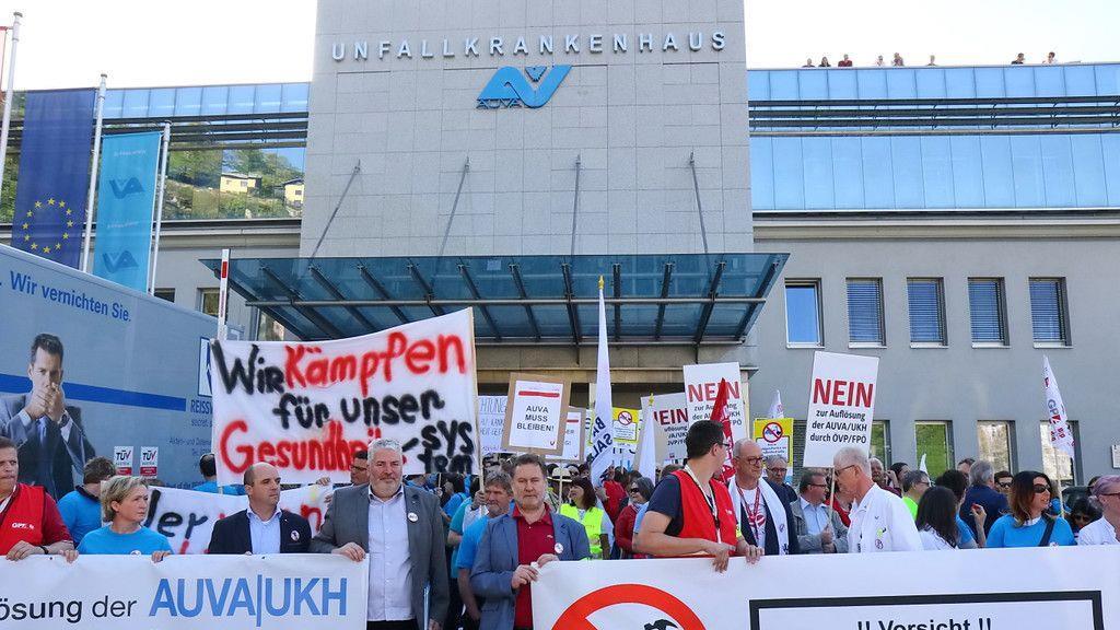 1.500 Teilnehmer bei Kundgebung vor AK Salzburg