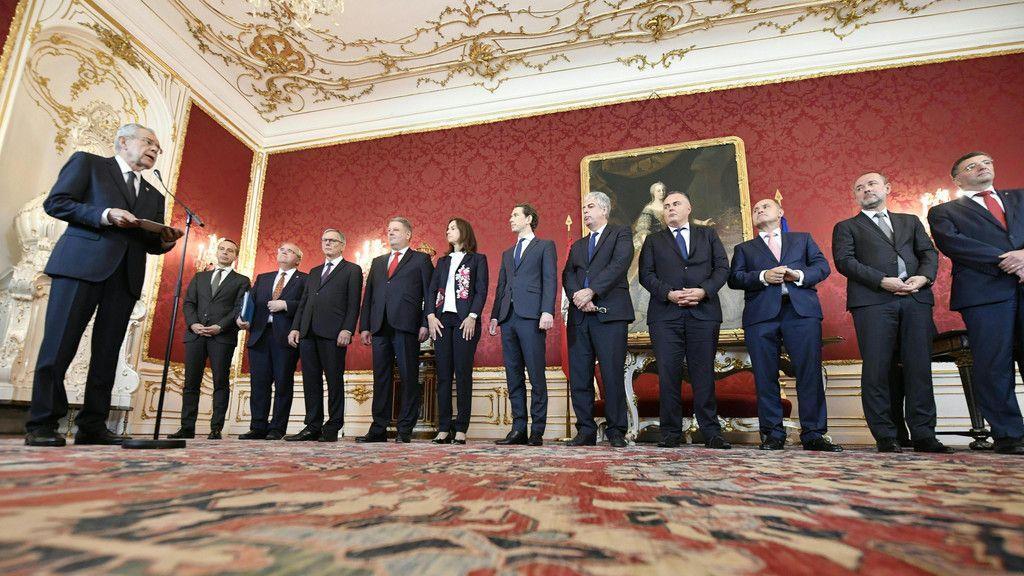 Bundesregierung bietet Demissionierung an
