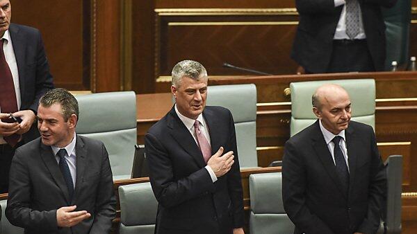 Wahl von Thaci (m.) nicht unumstritten