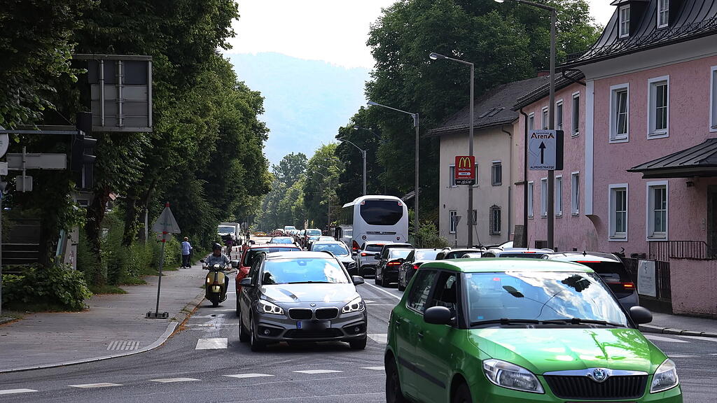 Asphaltierungsarbeiten Hofhaymer Allee und Nonntaler Hauptstraße