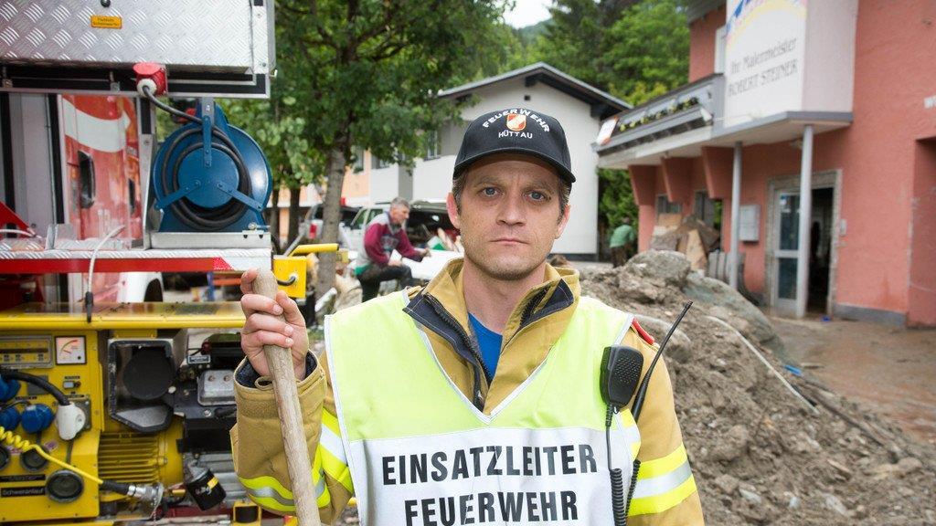 Aufräumarbeiten in Hüttau