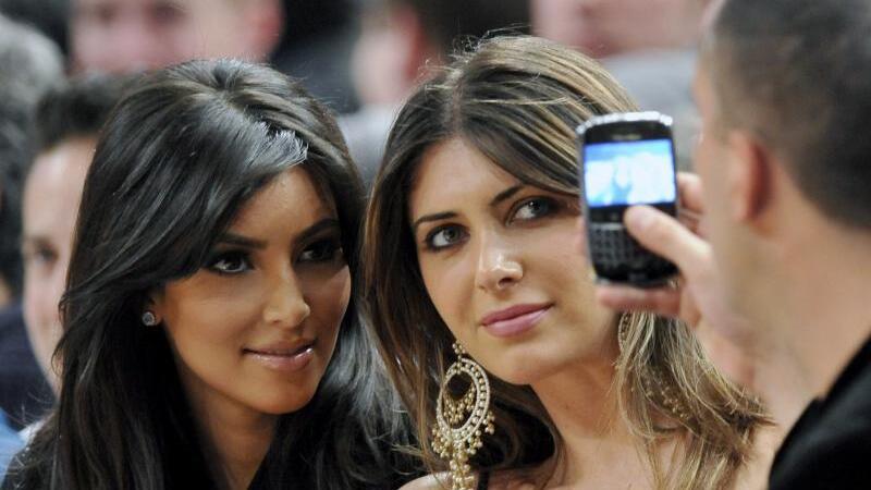 Kim Kardashian, sexy vor der Kamera  (EPA)