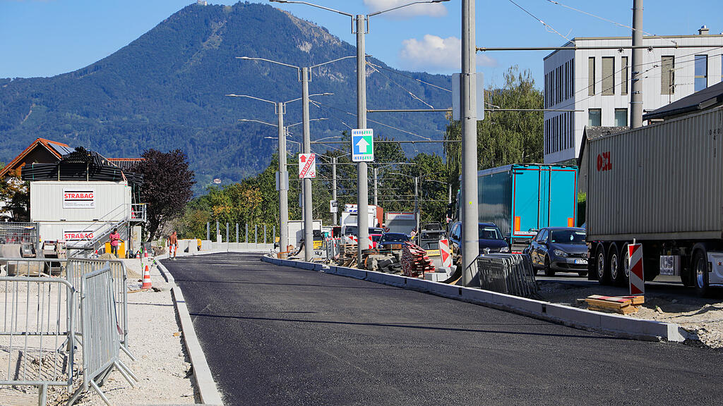 Münchner Bundesstraße: Asphaltierung
