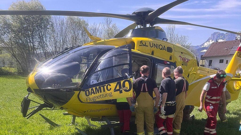 Rettungshubschrauber bei Kneippanlage in Adnet im Einsatz