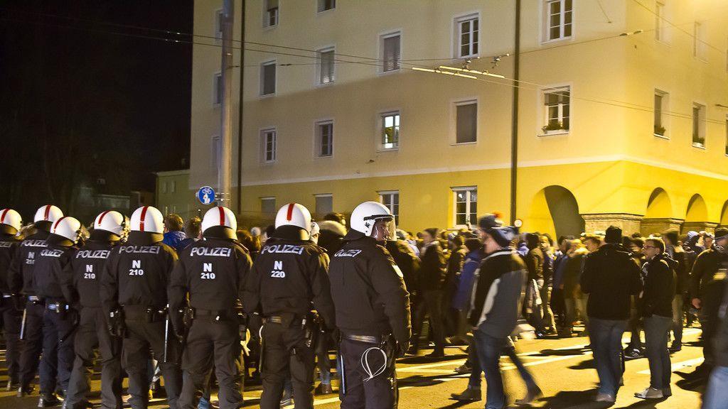 Schalke-Fanmarsch in Salzburg: Anhänger geraten in Rage