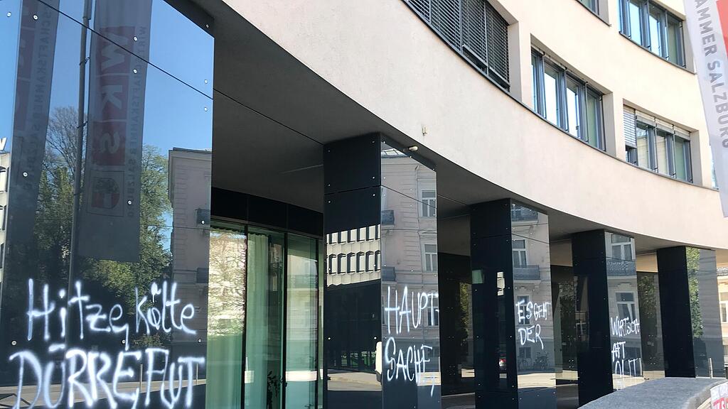 WKS, Graffiti, Fassade, Schmierereien, Vandalen