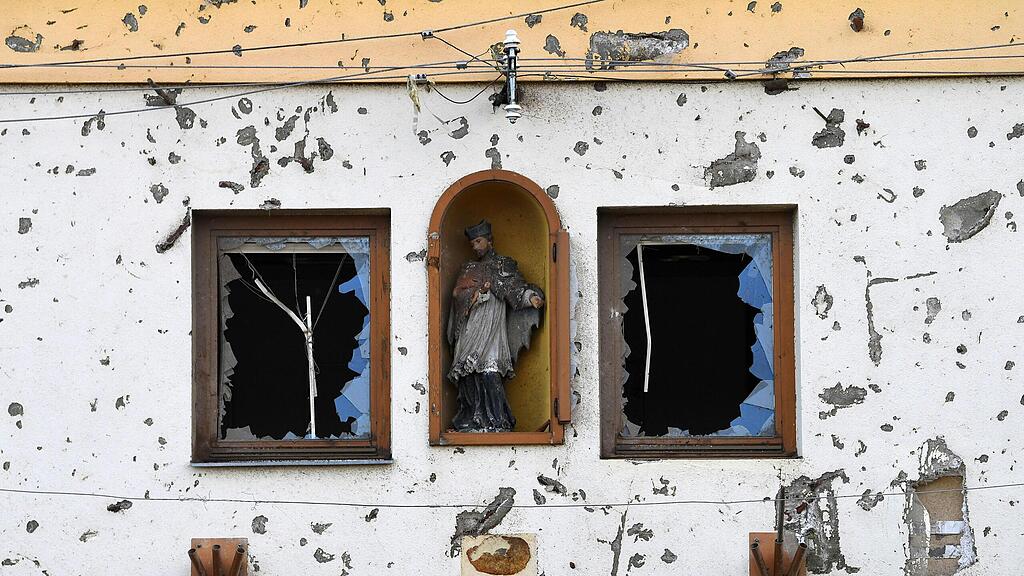 Sch\u00e4den nach Tornado in Tschechien