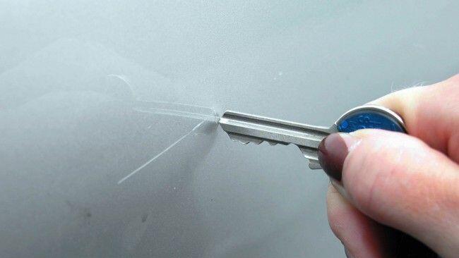 Warum der Salzburger die Autos zerkratzt hat, ist unklar. (Symbolbild)