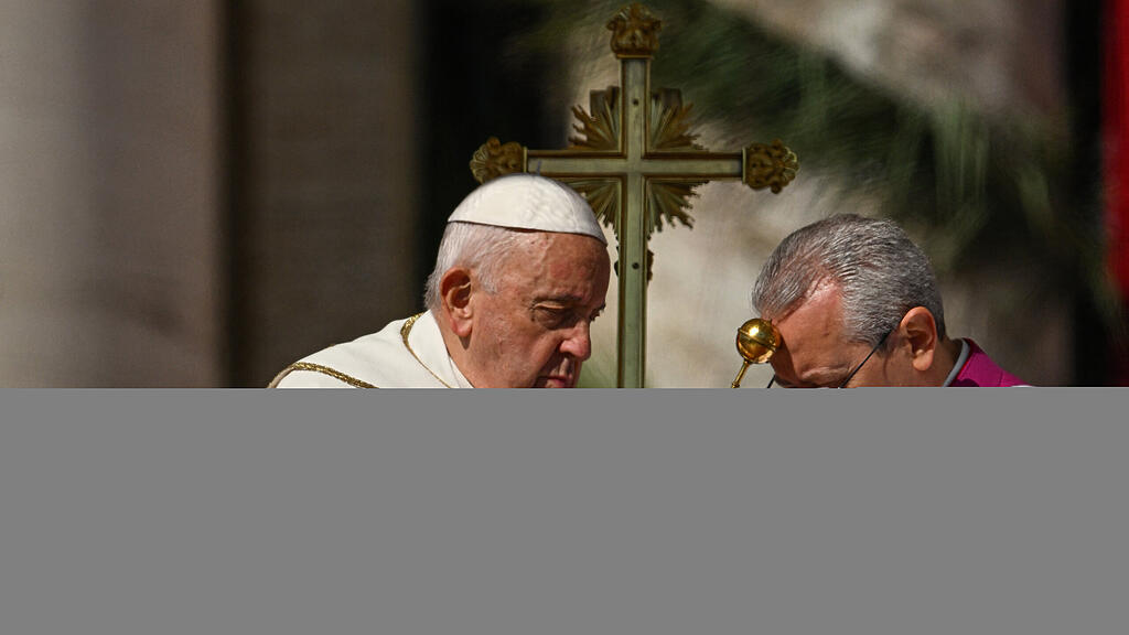 Papst erteilt Segen "Urbi et Orbi"
