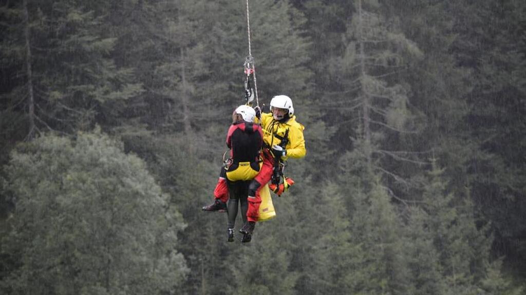 Acht Personen wurden per Hubschrauber gerettet (Archivbild)