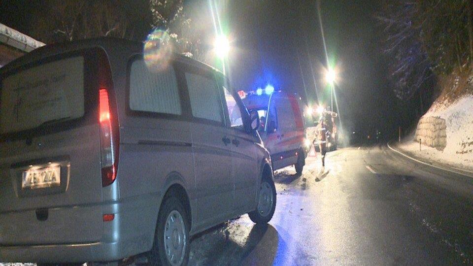 Pkw stürzt in Saalach