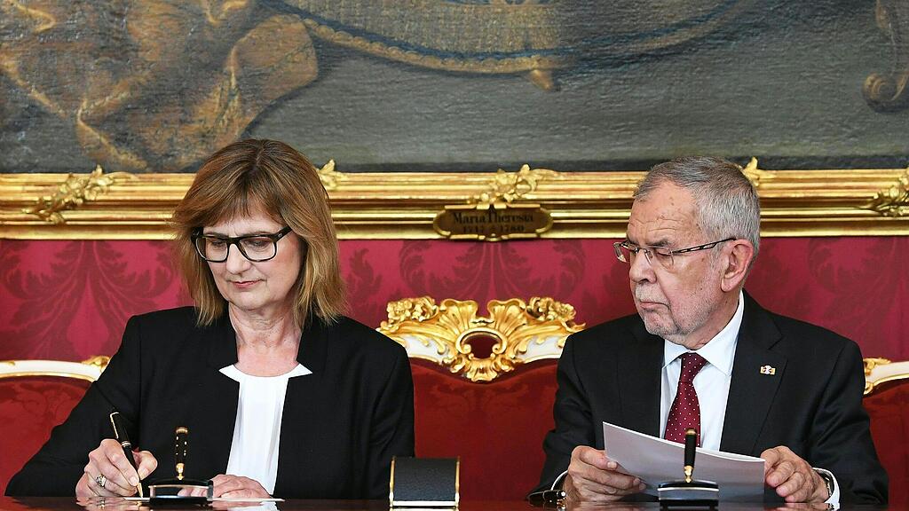 Übergangsregierung angelobt