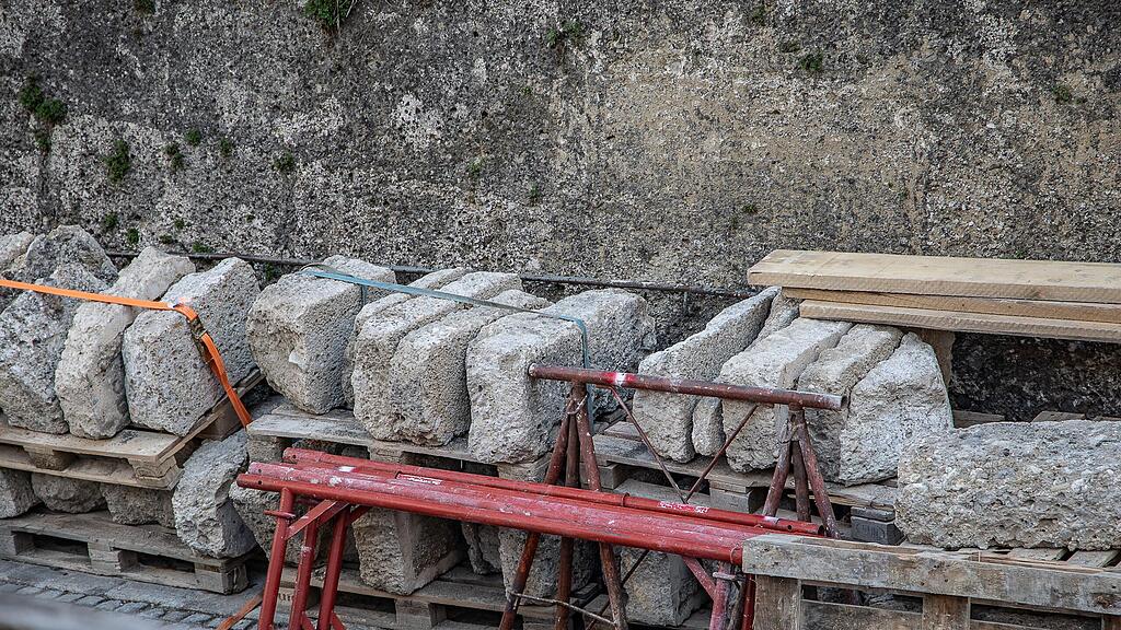 Arbeiten an Wehrmauer in Salzburg-Mülln