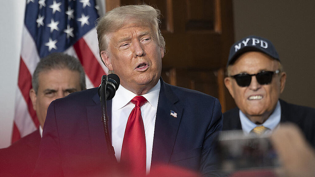 Trump und sein Ex-Anwalt Giuliani sind wegen Wahleinmischung angeklagt