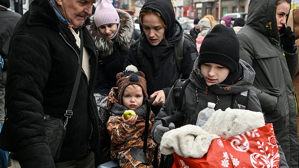 Ukraine-Krieg, Tag 12: Flüchtlinge kommen in Polen an