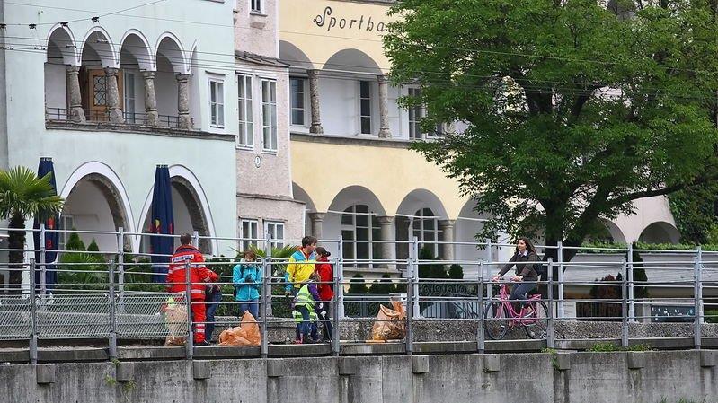 Reinigung der Salzachufer