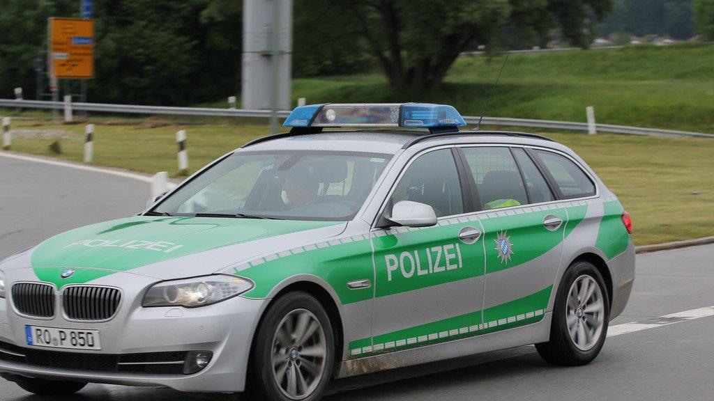 Aufräumarbeiten an der A8