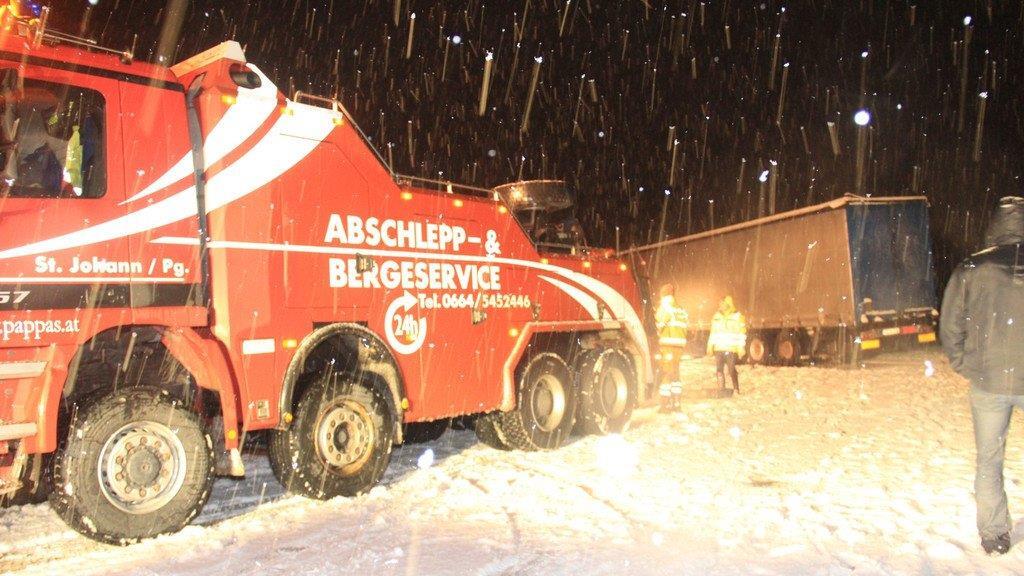 Sattelschlepper-Unfall auf A10