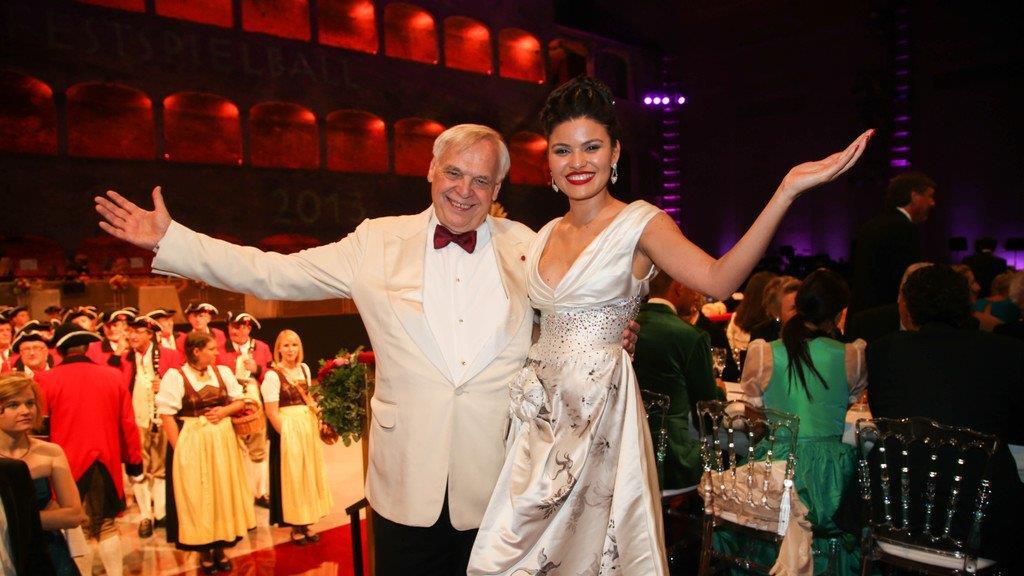 Salzburger Festspielball, II