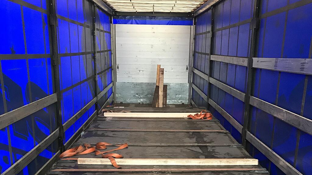 A10 in Bad Vigau: Lkw mit nahezu unzureichender Sicherung für Ladung