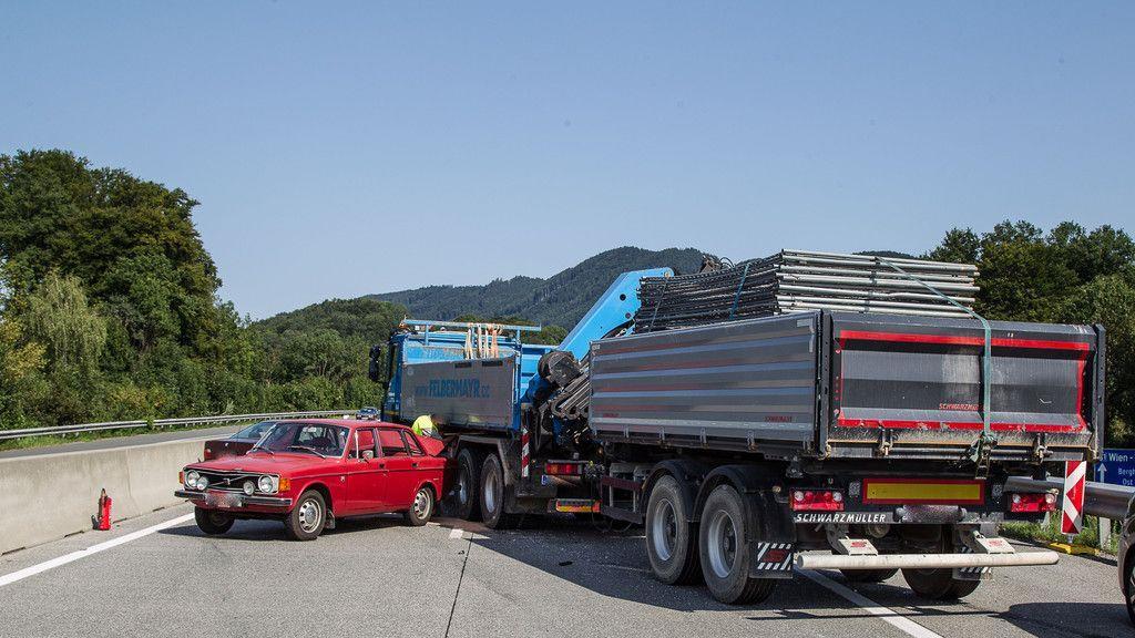 Unfall mit drei Fahrzeugen bei Salzburg-Nord