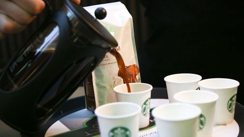 Starbucks eröffnet im Europark, II