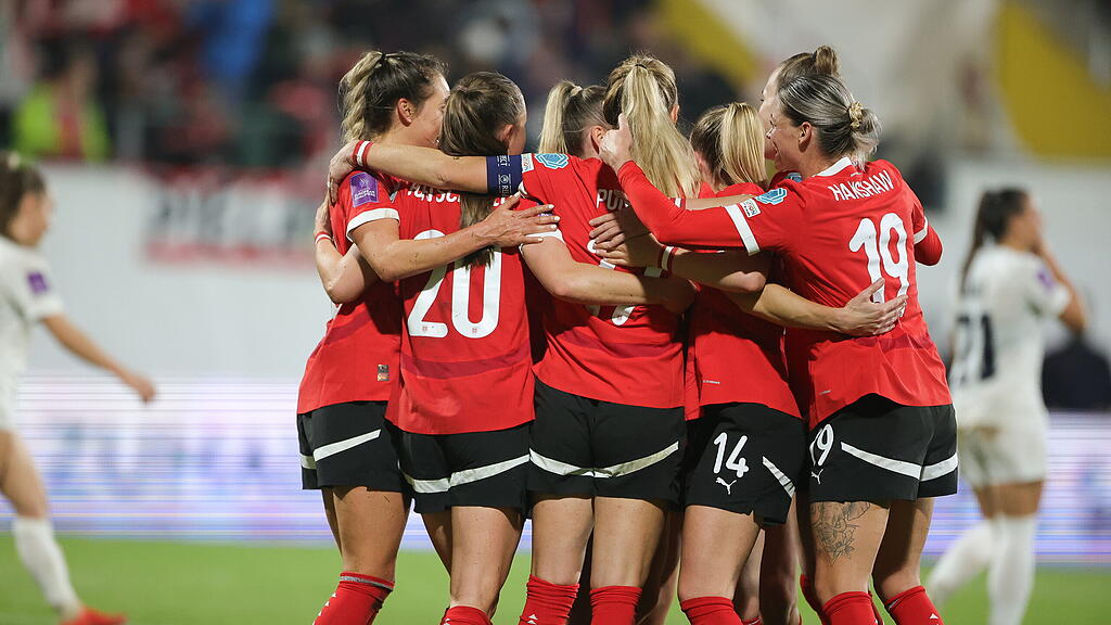 Österreichs Fußbal-Frauen.jpg