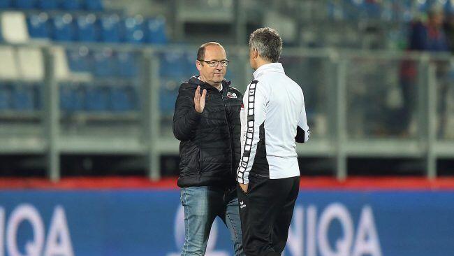 Anif-Obmann Norbert Schnöll (li.) und seine Vorstandskollegen bastelt an den Rahmenbedingungen für den Profifußball.