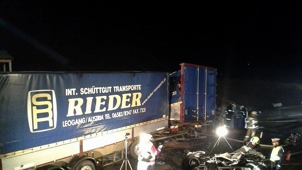 Zwei Tote bei Crash auf B178 in Tirol