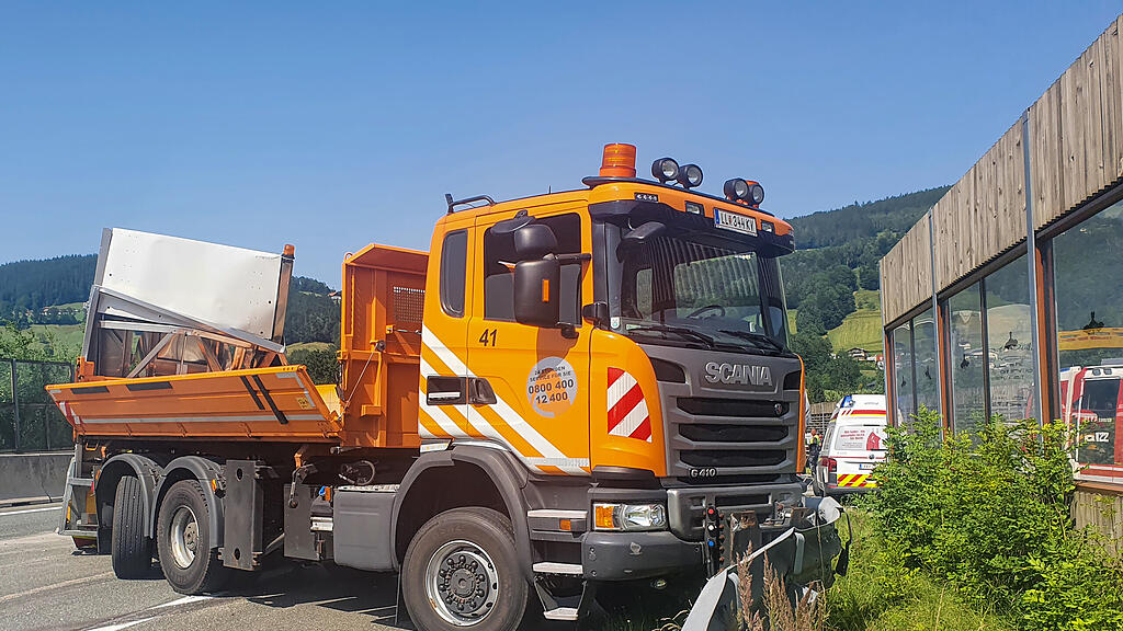 Pkw contra Lkw bei Mondsee