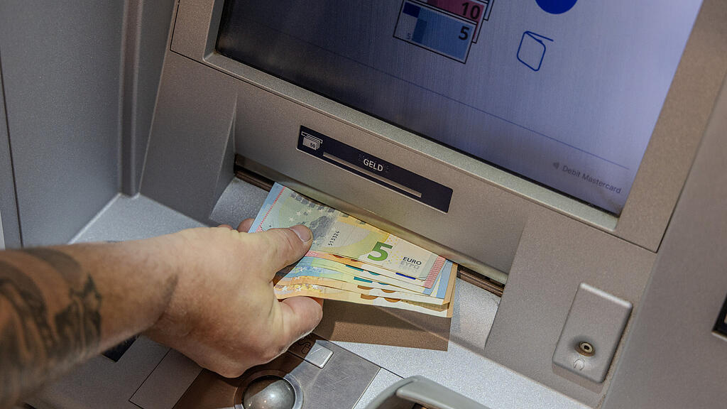 Geldabheben, Bankautomat