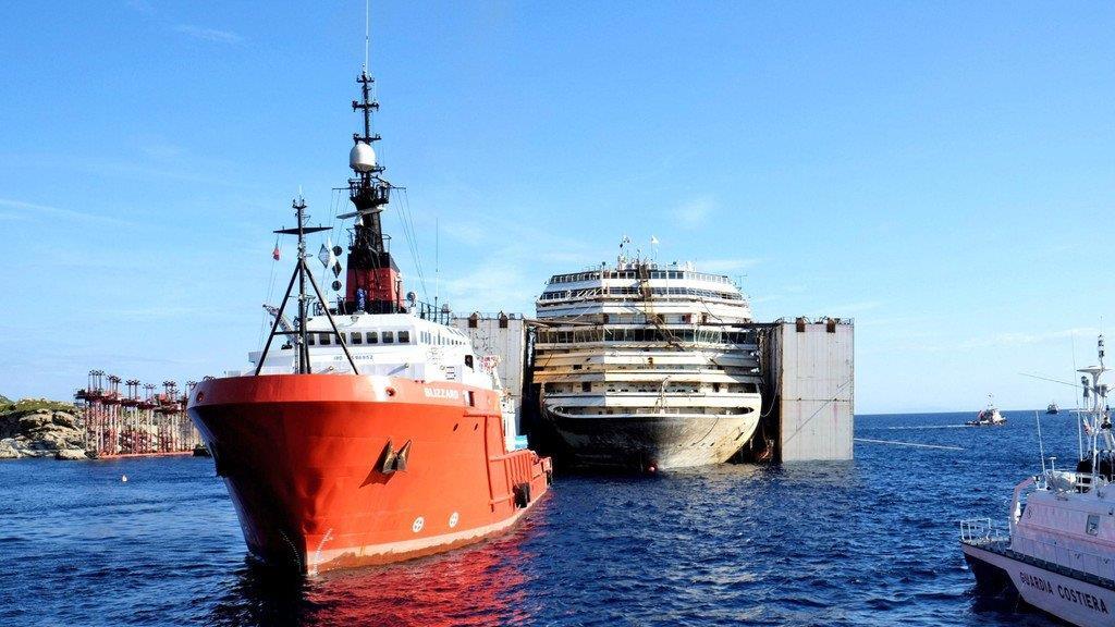 Costa Concordia verlässt Giglio