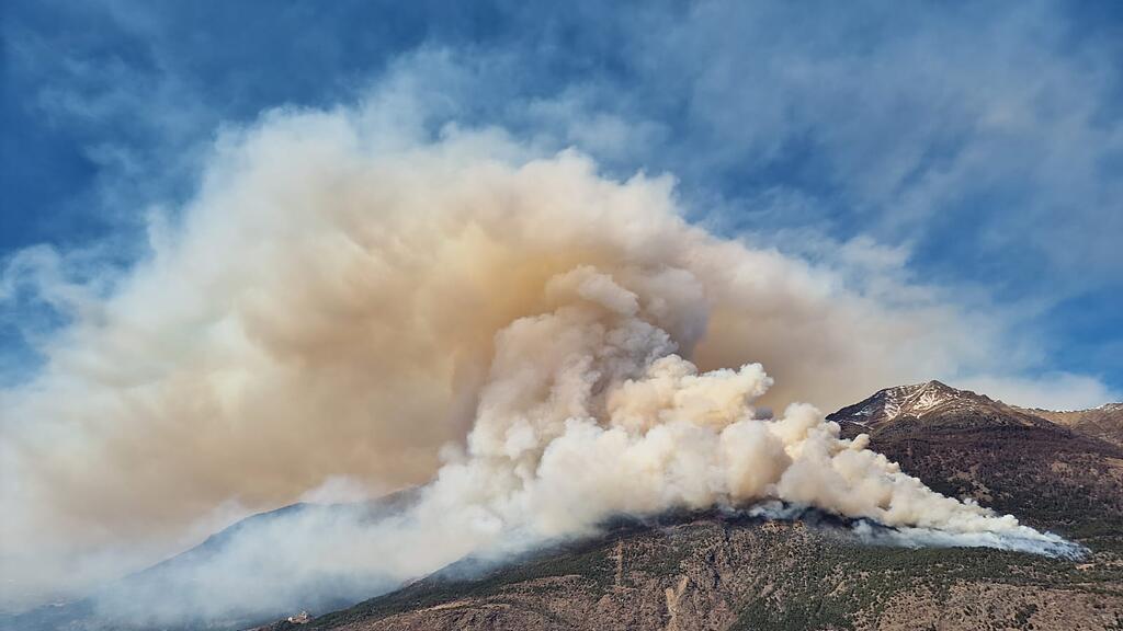 HANDOUT  SÜDTIROL GROSSER WALDBRAND IN SÜDTIROL FÜHRTE ZU EVAKUIERUNGEN =.jpg