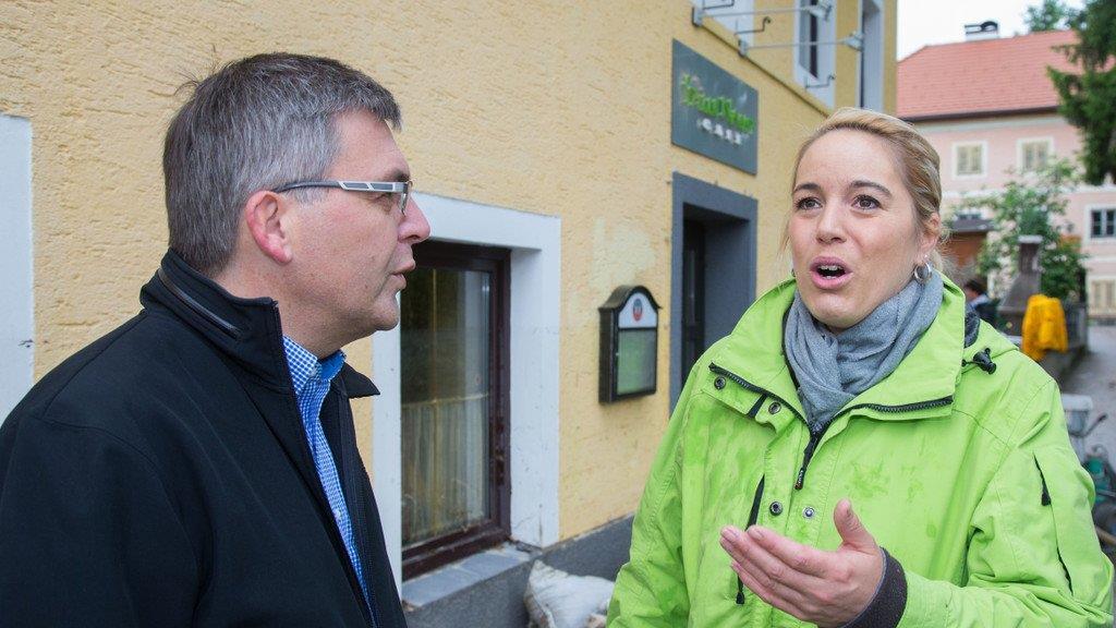 Aufräumarbeiten in Oberndorf, I