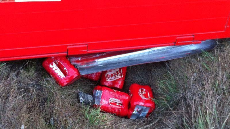 Bier-Lkw kippt um